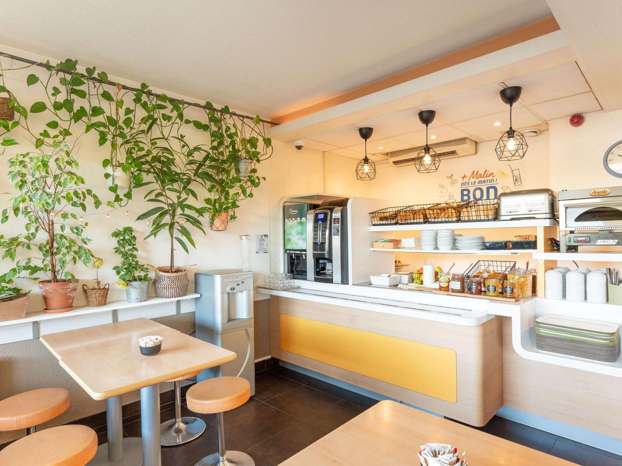 Ibis Budget Macon Nord Esterno foto